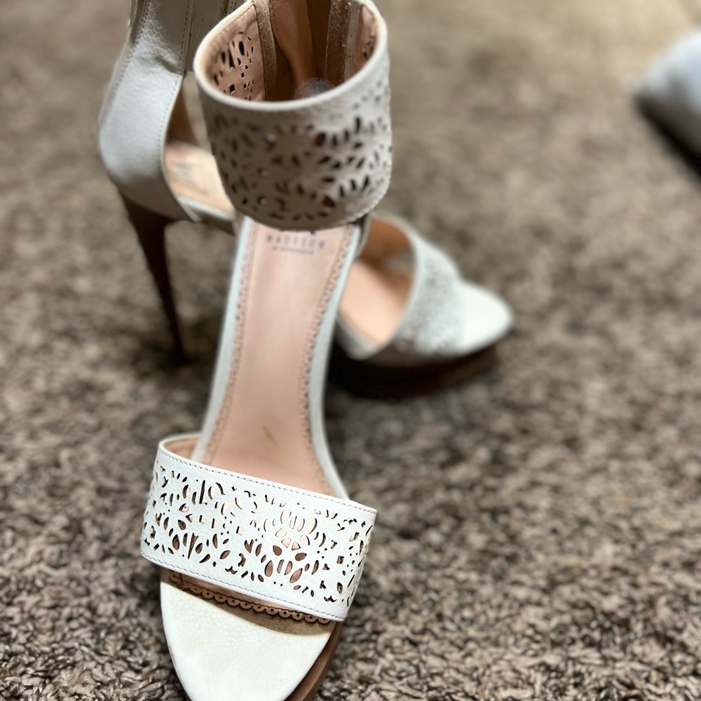 All white 7.5 Madison 6in high heels - Picture 3 of 4